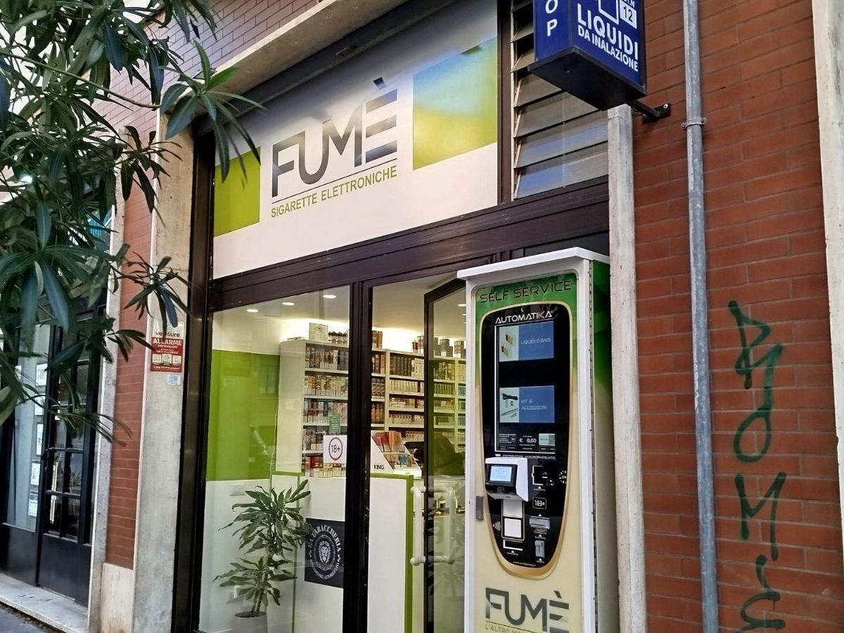 Fumè Terni Battisti, l'insegna e la vetrina
