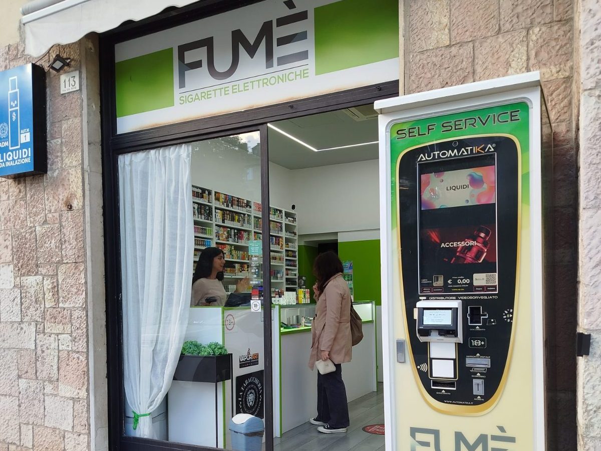 Fumè Terni Borgo Rivo, l'insegna e la vetrina