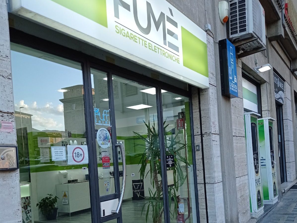 Fumè Terni Centro, l'insegna e la vetrina